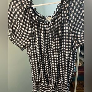 Black & white ruffle sleeve clinched hip shirt - 1X